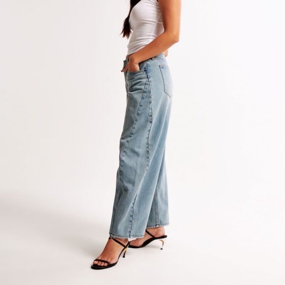 Curve Love Mid Rise Barrel Jean - Picture 2 of 6